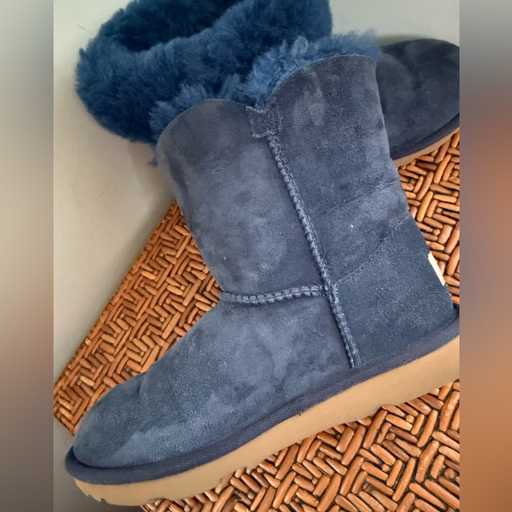 Genuine UGG Kids (Big Girl) Bailey Button Sheepskin  Boots - Picture 6 of 6